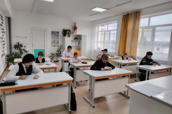 Біздің мектептің оқушылары Республикалық олимпиаданың аудандық кезеңіне белсене қатысып, жоғары дайындықтарын, жауапкершіліктерін және жаңа білімге ұмтылыстарын көрсете отырып, лайықты нәтижелерге қол жеткізді.