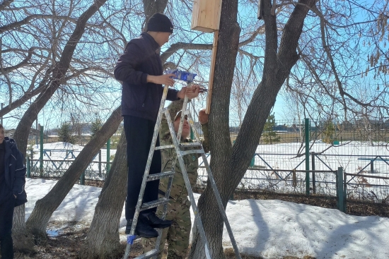 «Әр құсқа - әр үйден».