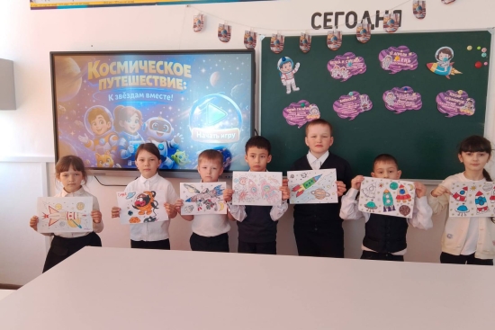 В рамках празднования Дня космонавтики учителем физики был проведён конкурс рисунков среди учащихся второго класса.